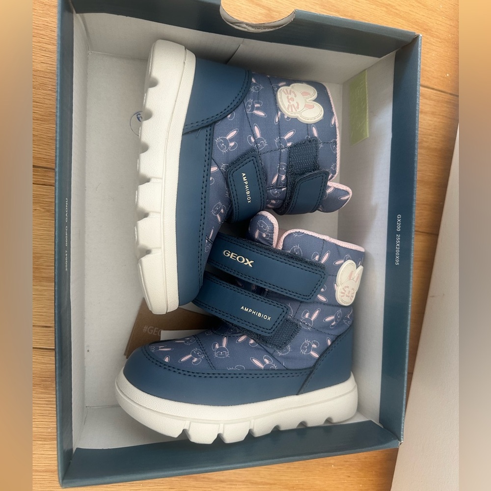 NEW Geox Girls Snow Boots (8US/24EU)